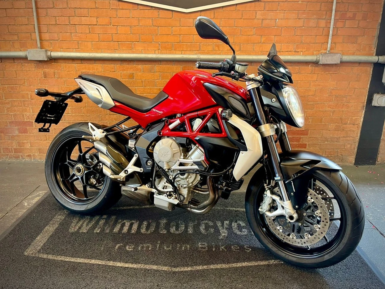 MV AGUSTA BRUTALE 800