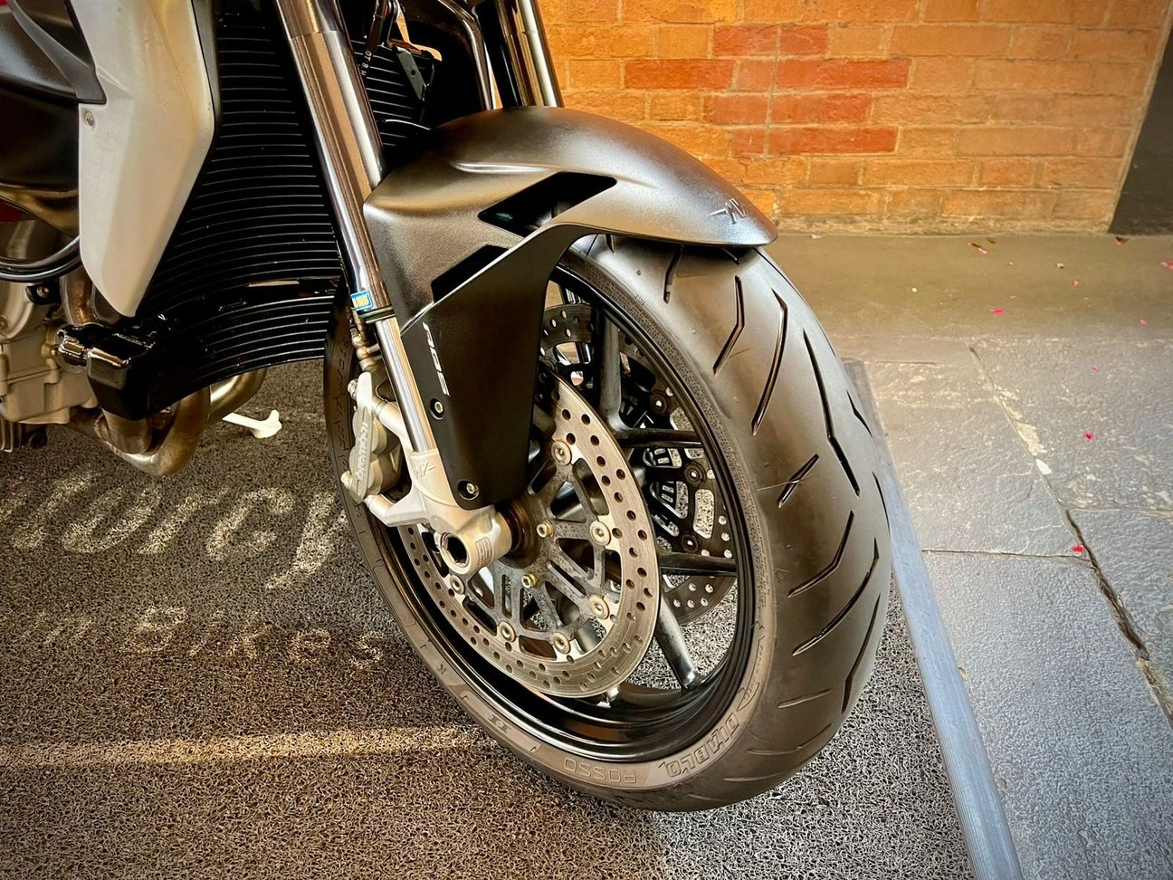 MV AGUSTA BRUTALE 800