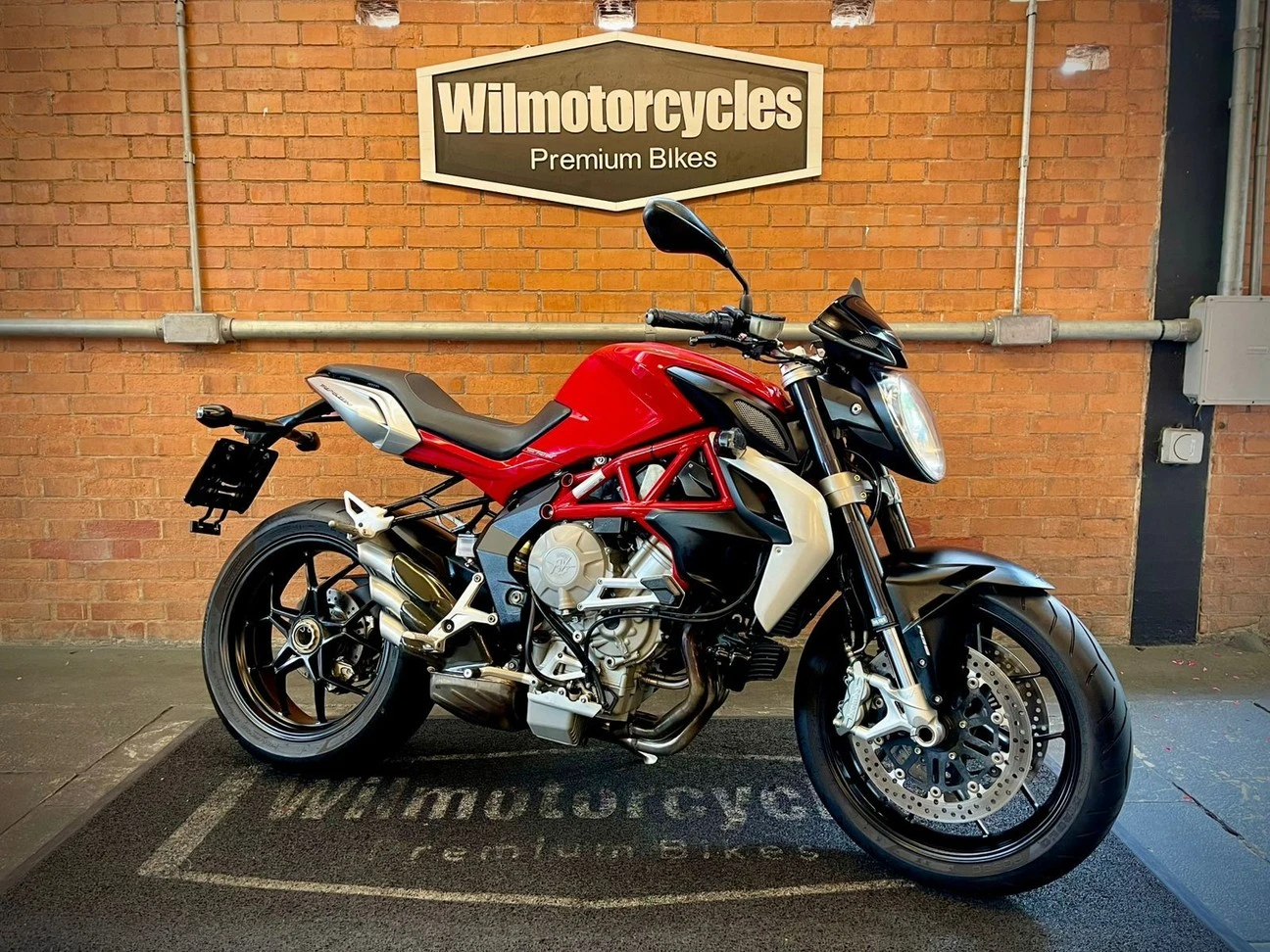 MV AGUSTA BRUTALE 800