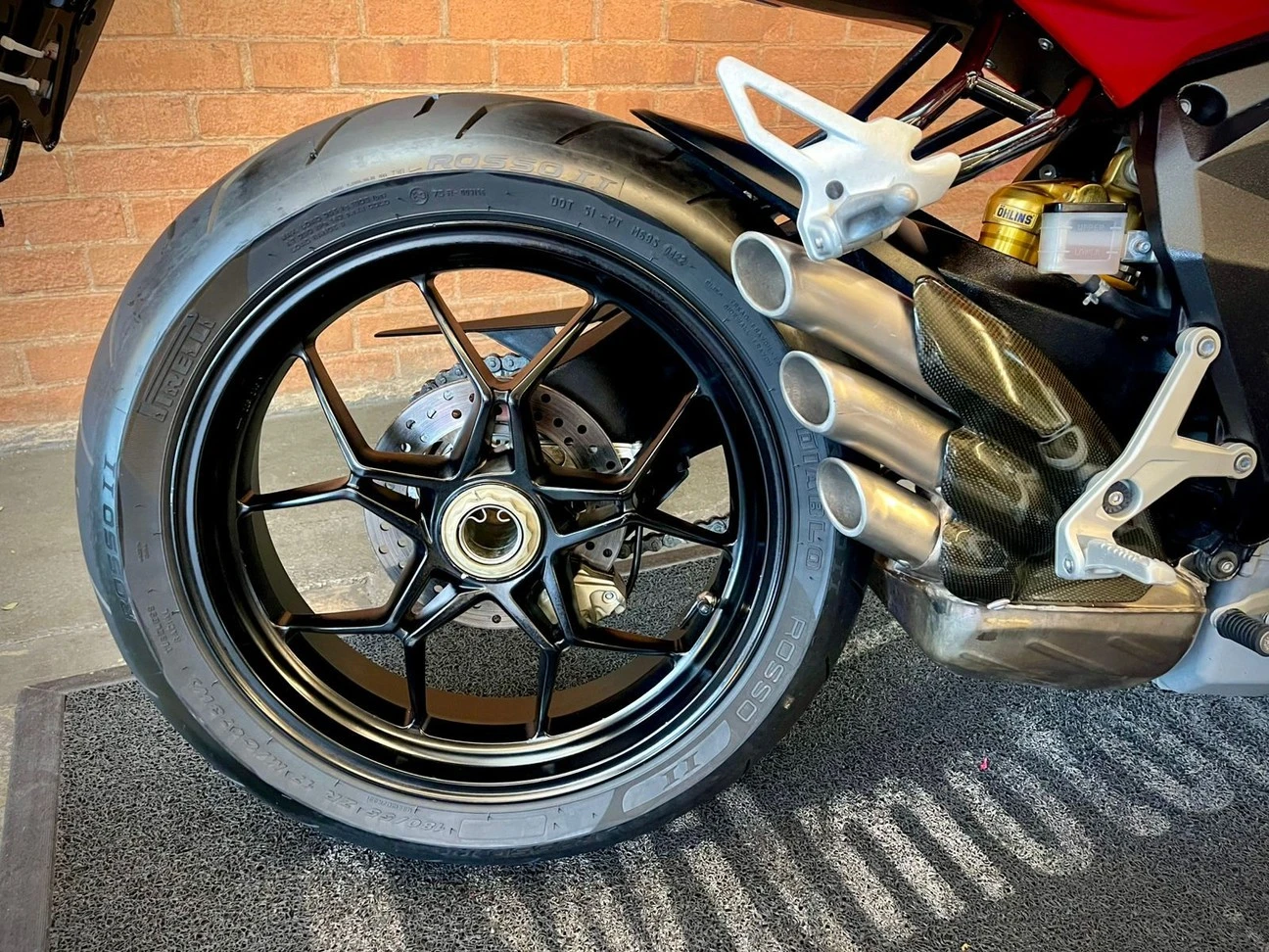 MV AGUSTA BRUTALE 800