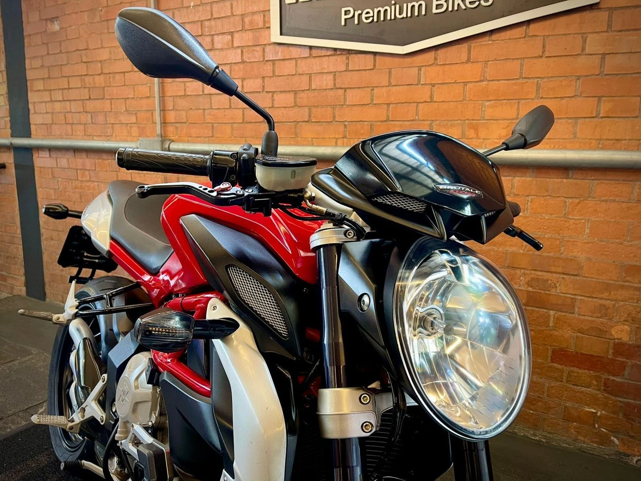 MV AGUSTA BRUTALE 800