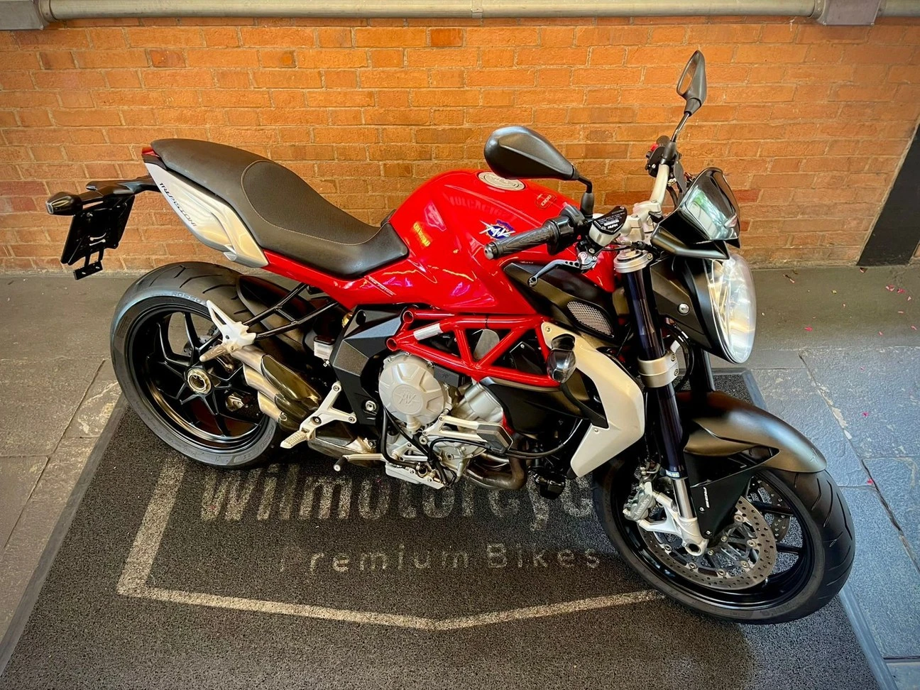 MV AGUSTA BRUTALE 800