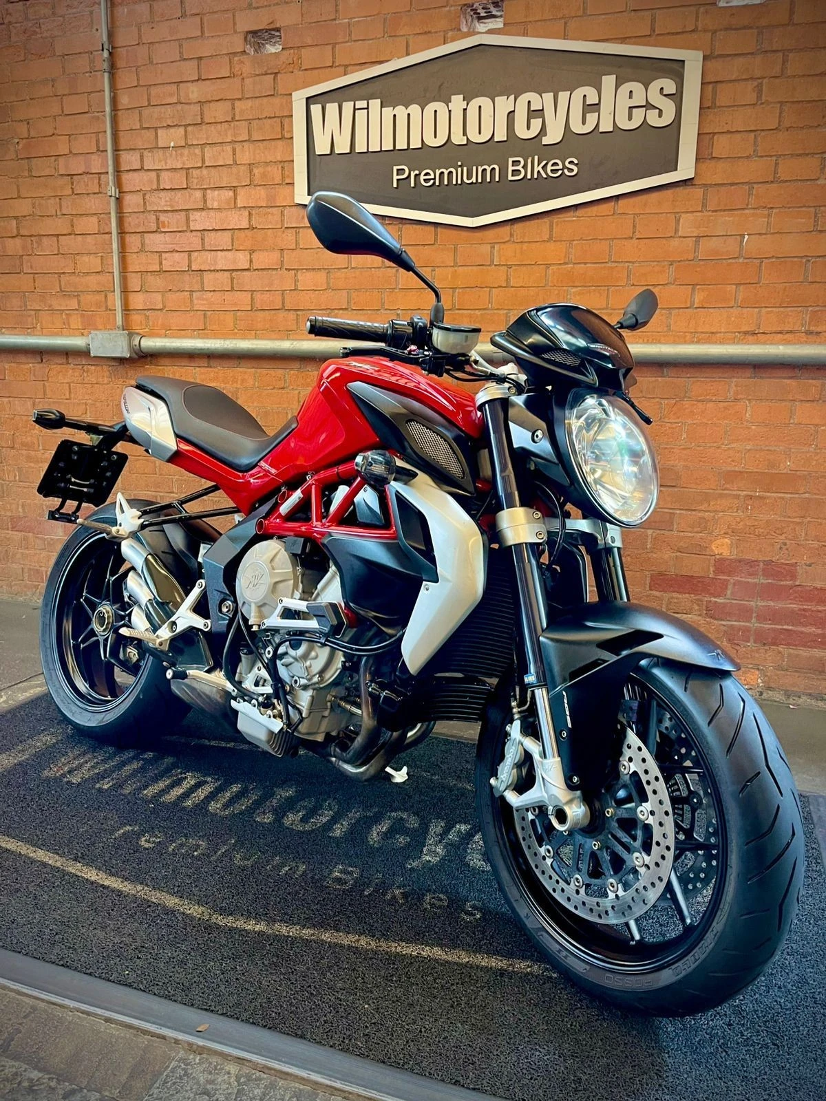 MV AGUSTA BRUTALE 800