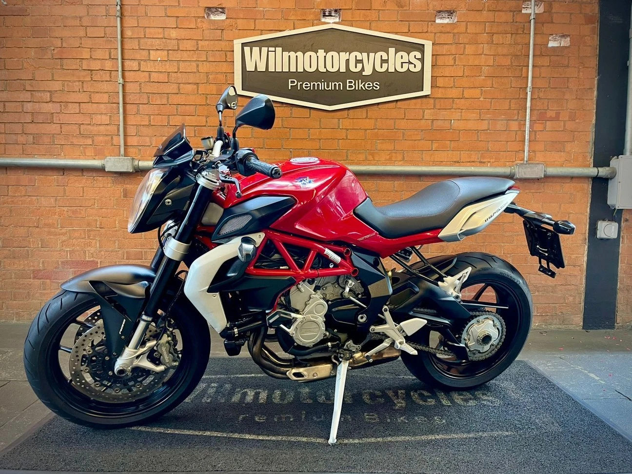 MV AGUSTA BRUTALE 800