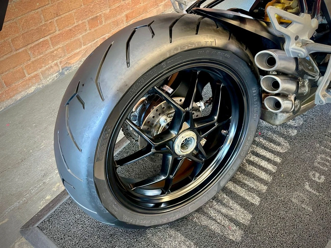 MV AGUSTA BRUTALE 800