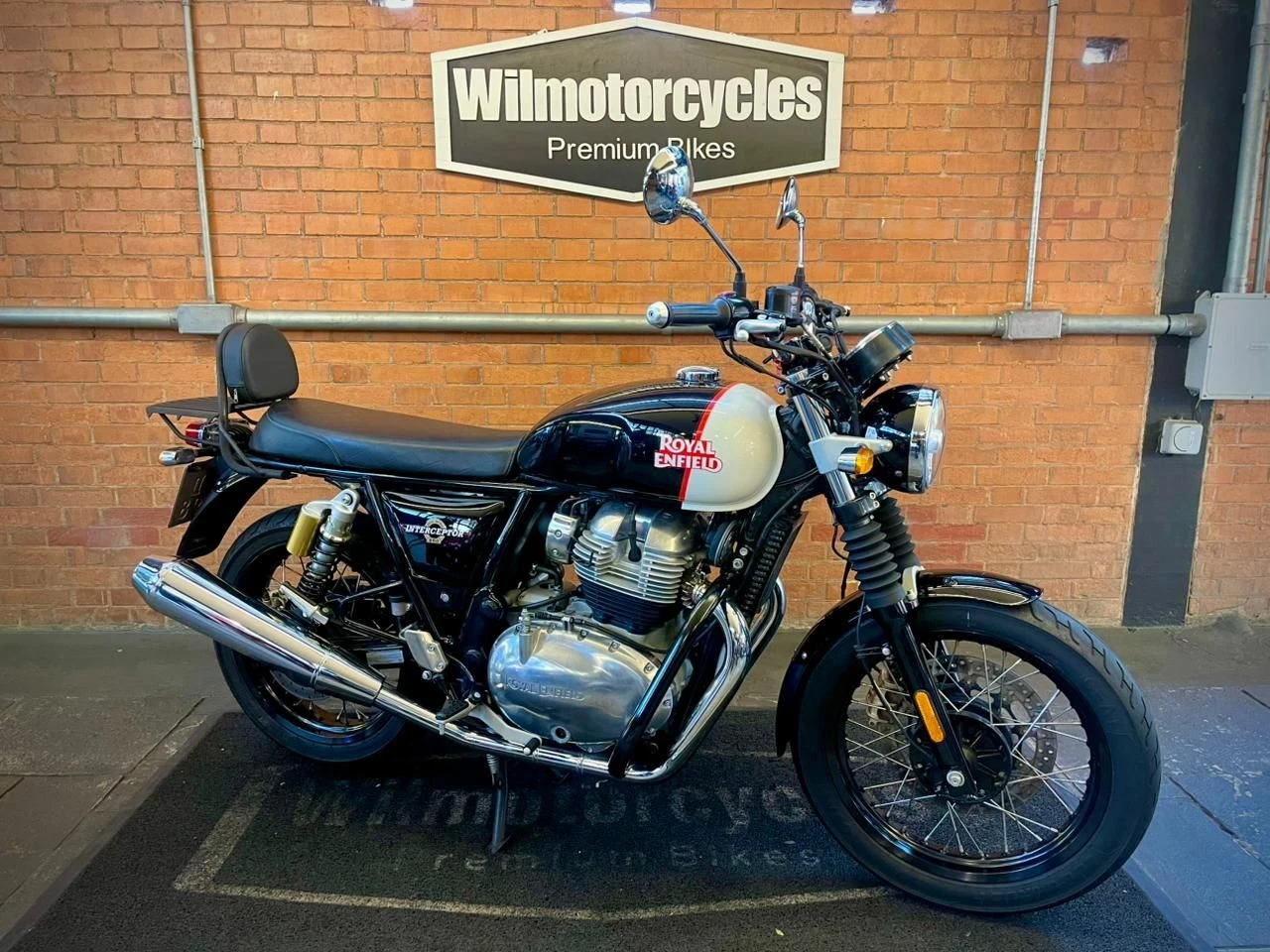 ROYAL ENFIELD INTERCEPTOR 