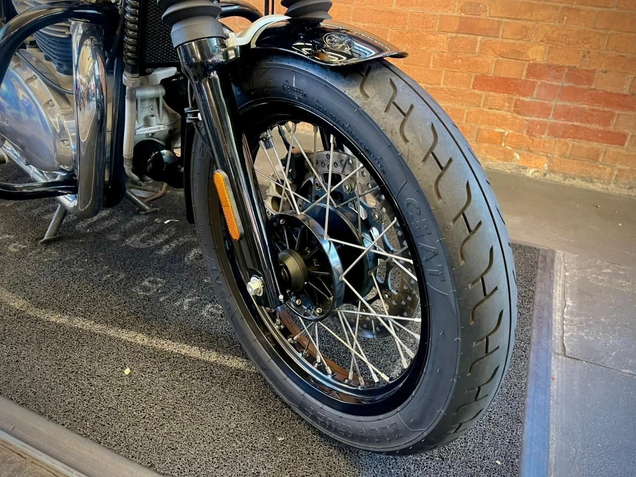 ROYAL ENFIELD INTERCEPTOR 