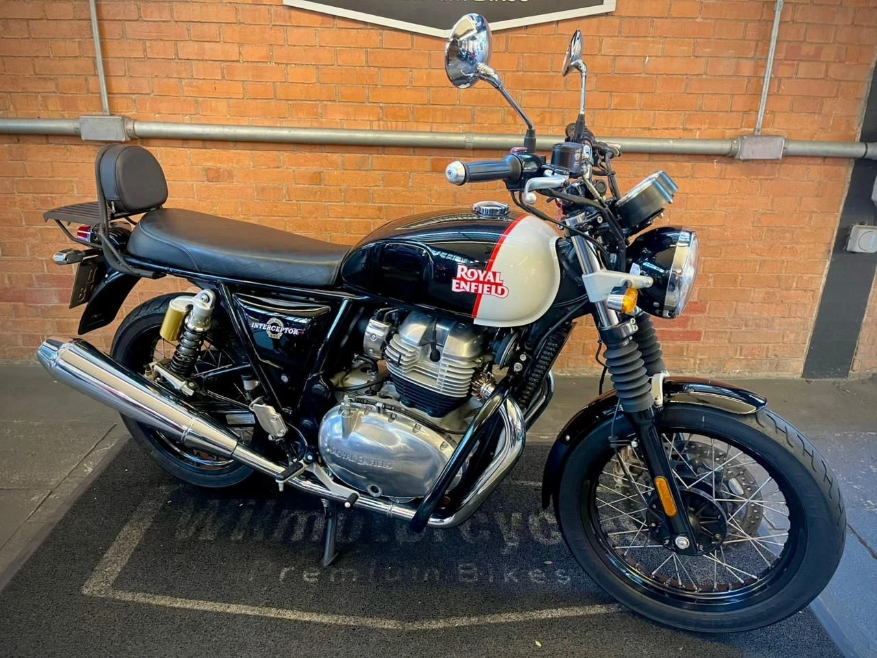 ROYAL ENFIELD INTERCEPTOR 