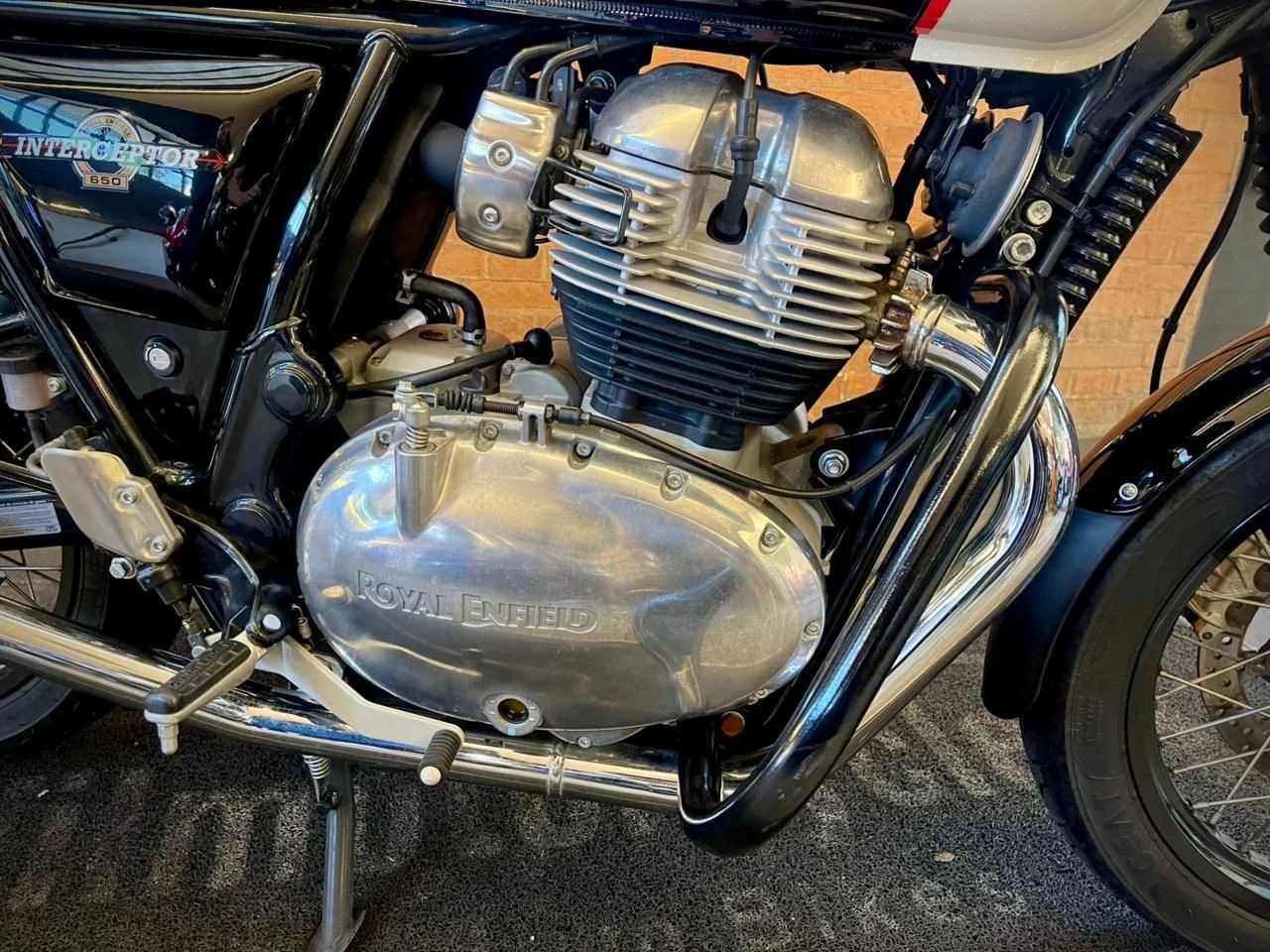 ROYAL ENFIELD INTERCEPTOR 