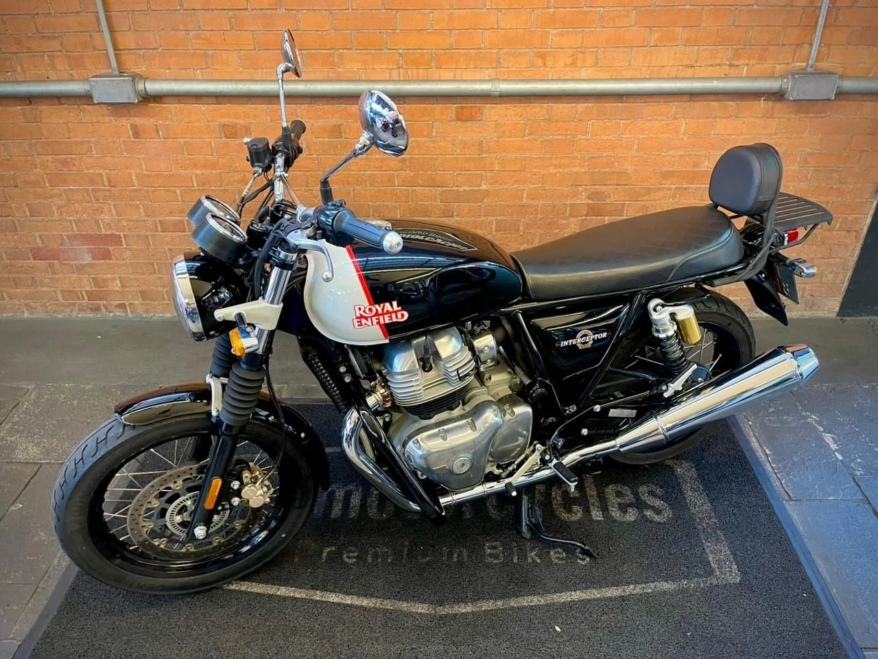 ROYAL ENFIELD INTERCEPTOR 