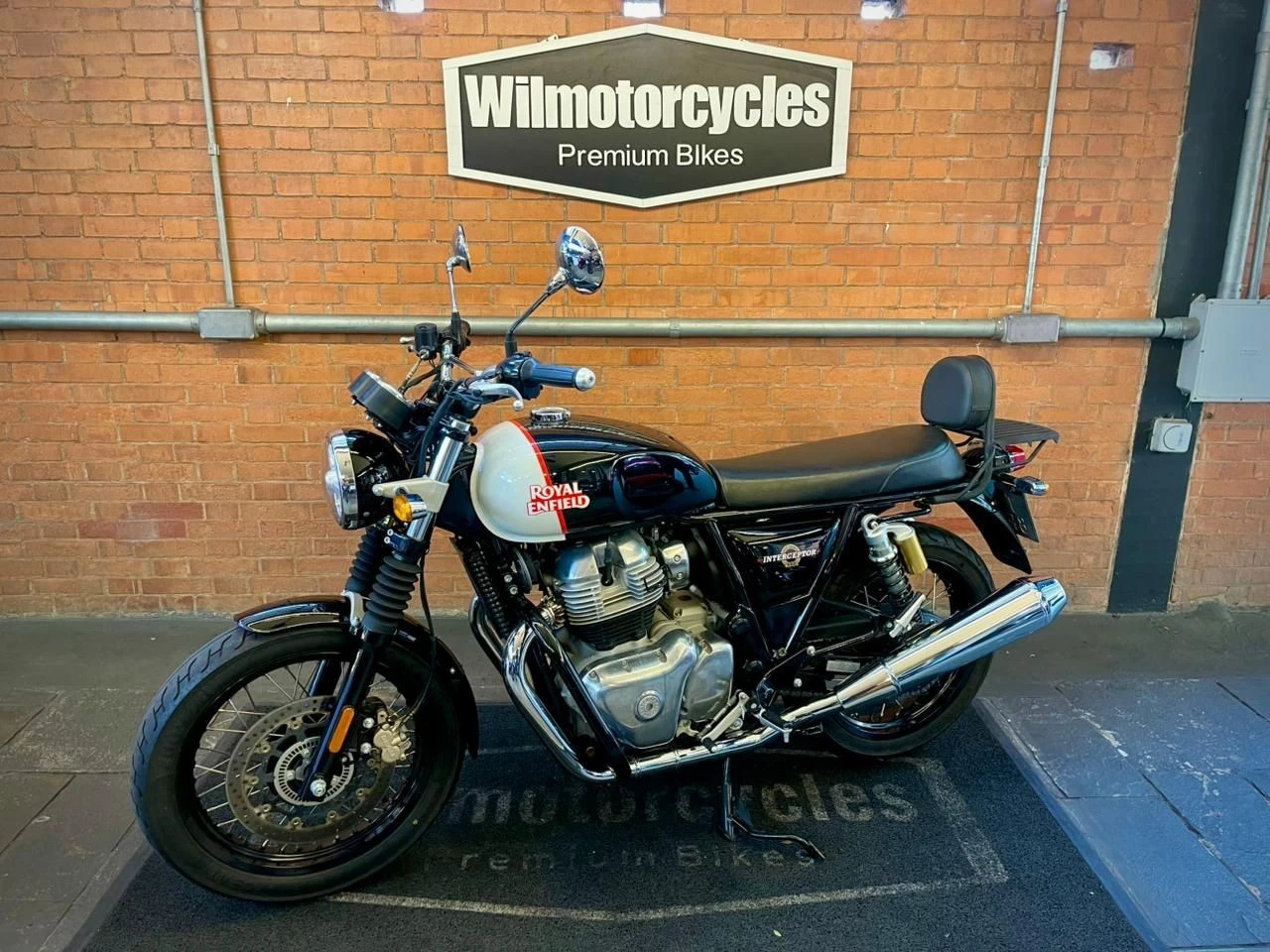 ROYAL ENFIELD INTERCEPTOR 