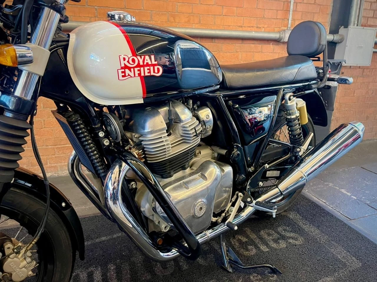 ROYAL ENFIELD INTERCEPTOR 