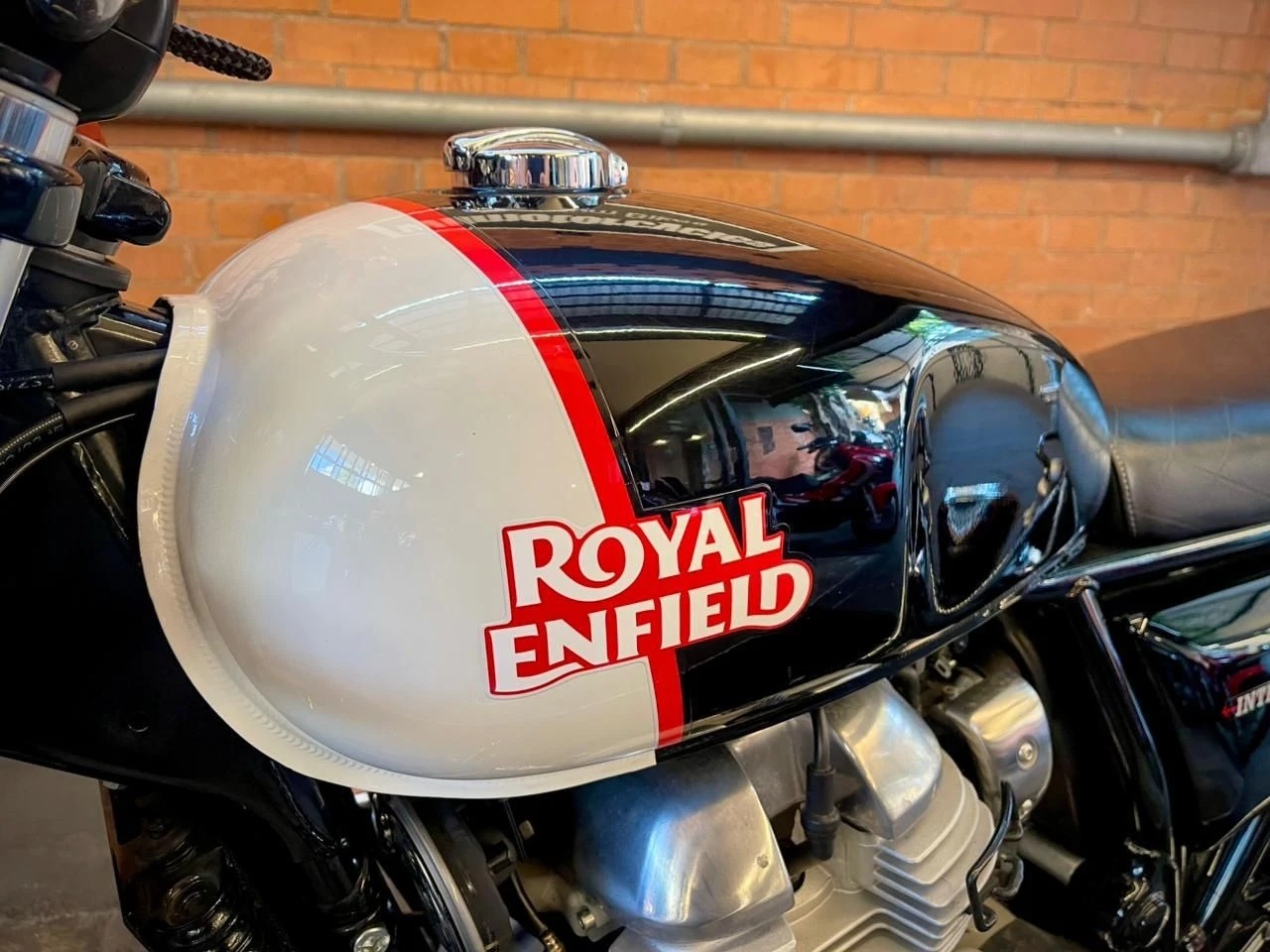 ROYAL ENFIELD INTERCEPTOR 