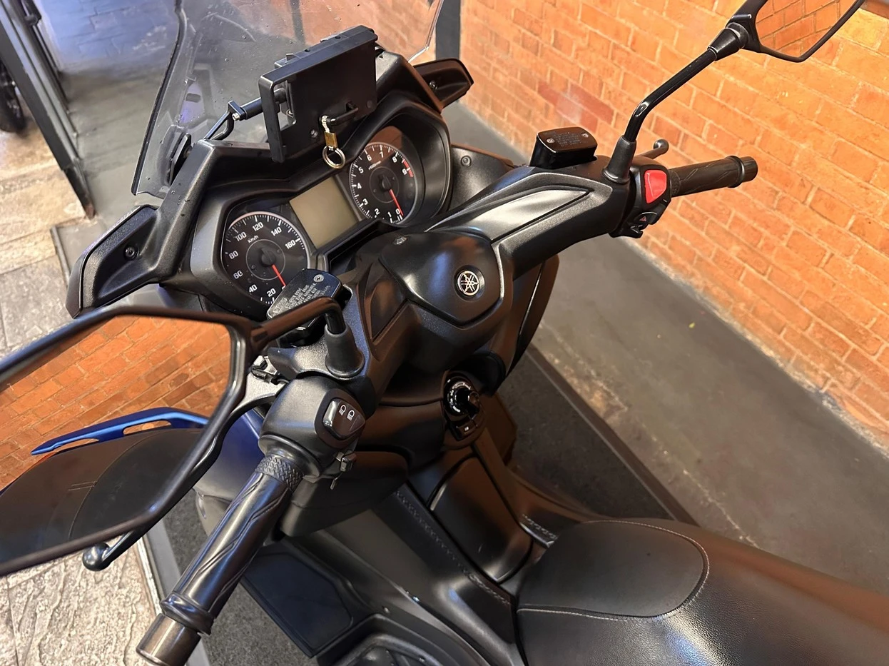 YAMAHA XMAX ABS