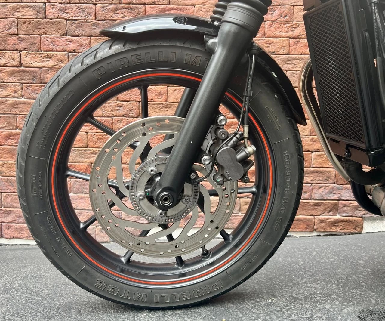 TRIUMPH STREET TWIN
