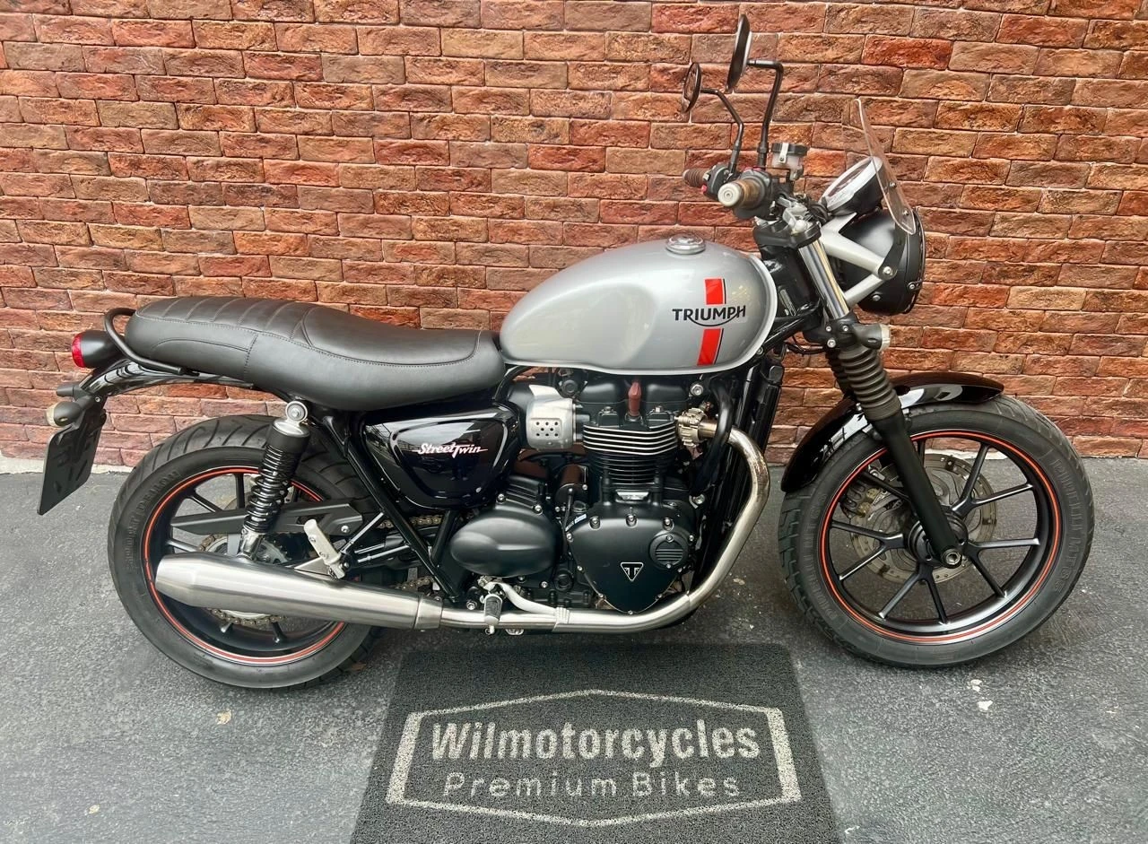 TRIUMPH STREET TWIN