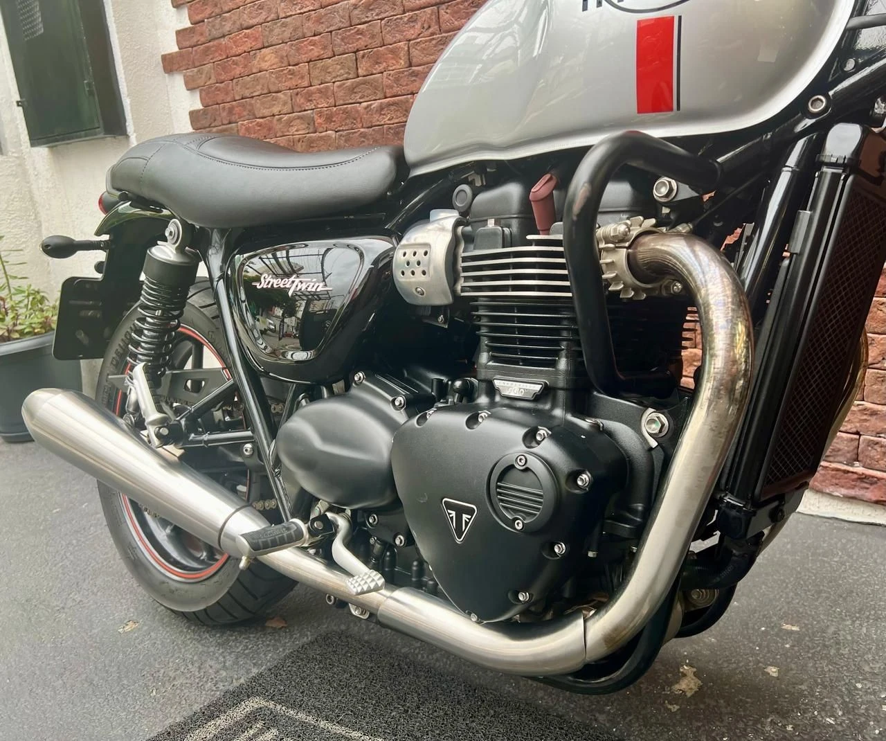 TRIUMPH STREET TWIN