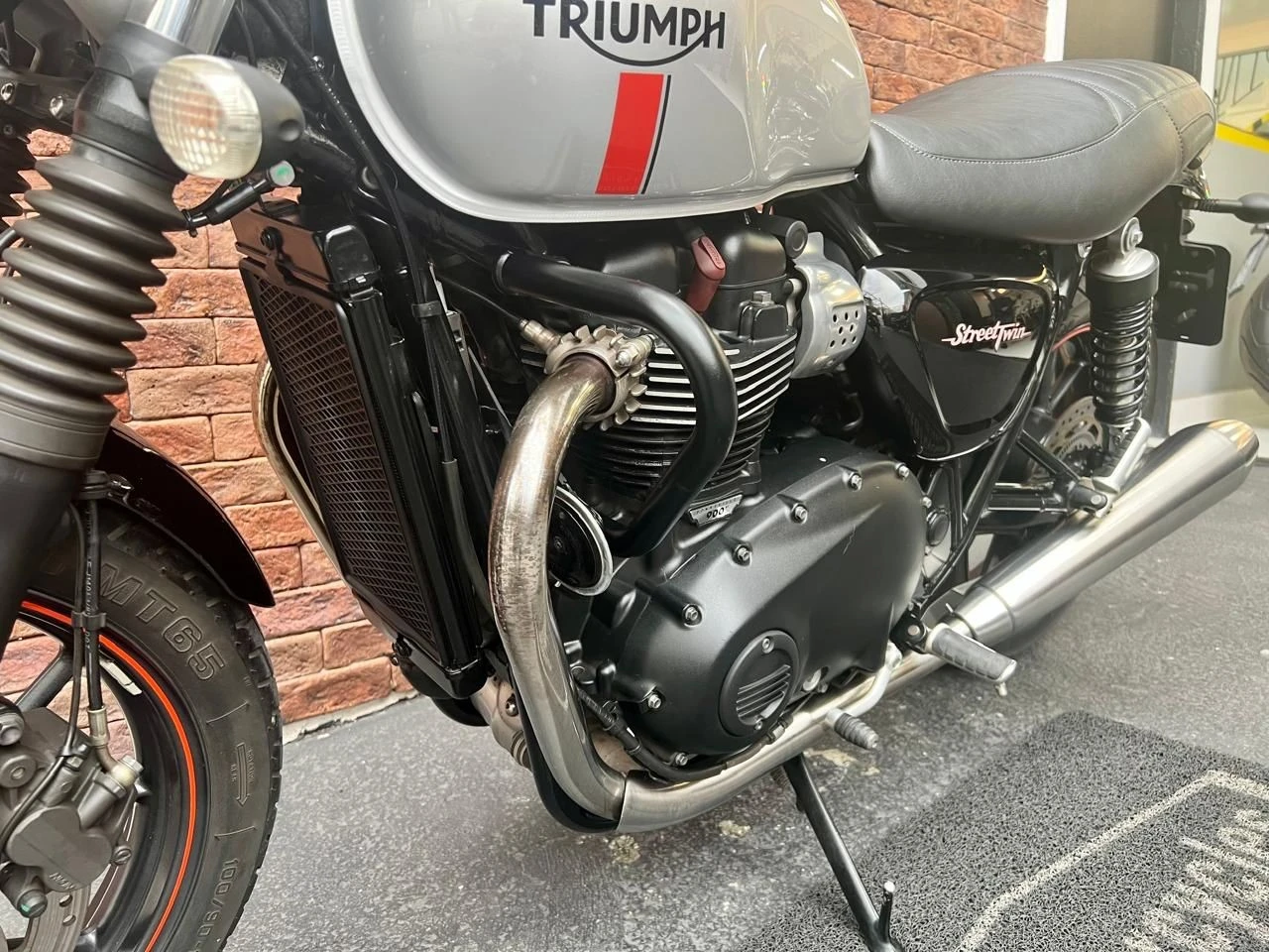 TRIUMPH STREET TWIN