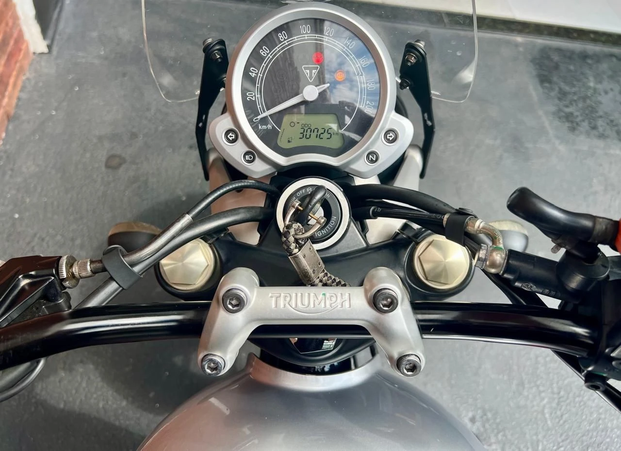 TRIUMPH STREET TWIN