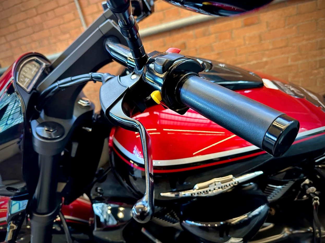 SUZUKI BOULEVARD M1800R BOSS