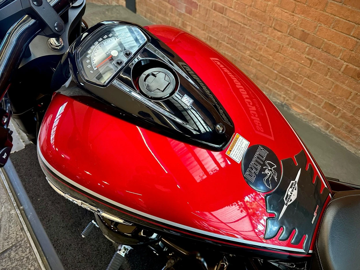 SUZUKI BOULEVARD M1800R BOSS