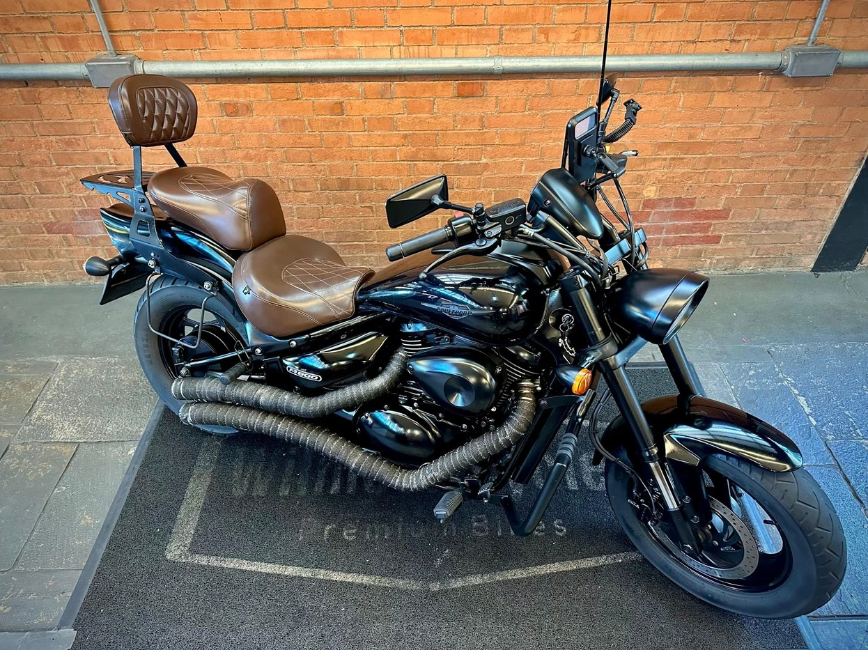 SUZUKI BOULEVARD M800