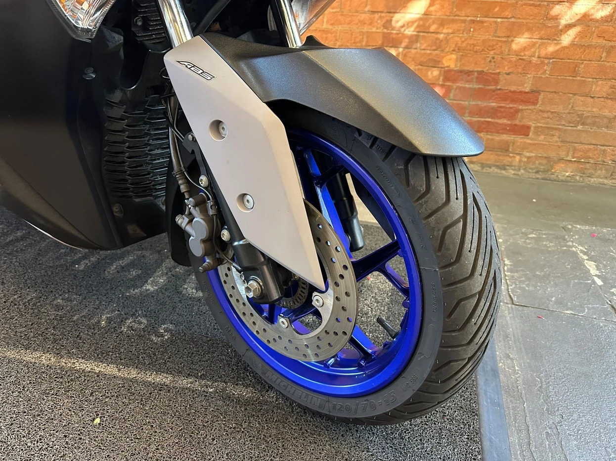 YAMAHA XMAX ABS