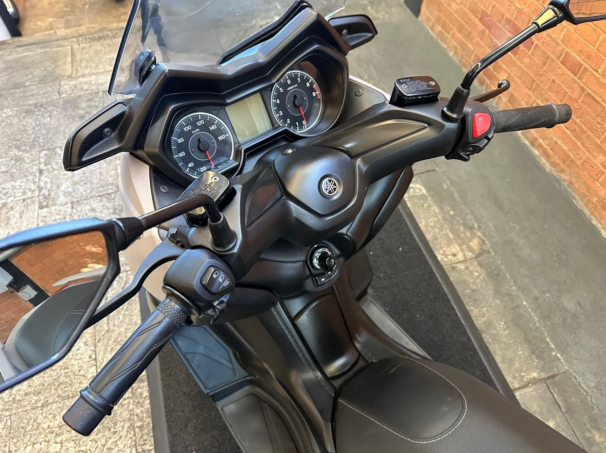 YAMAHA XMAX ABS