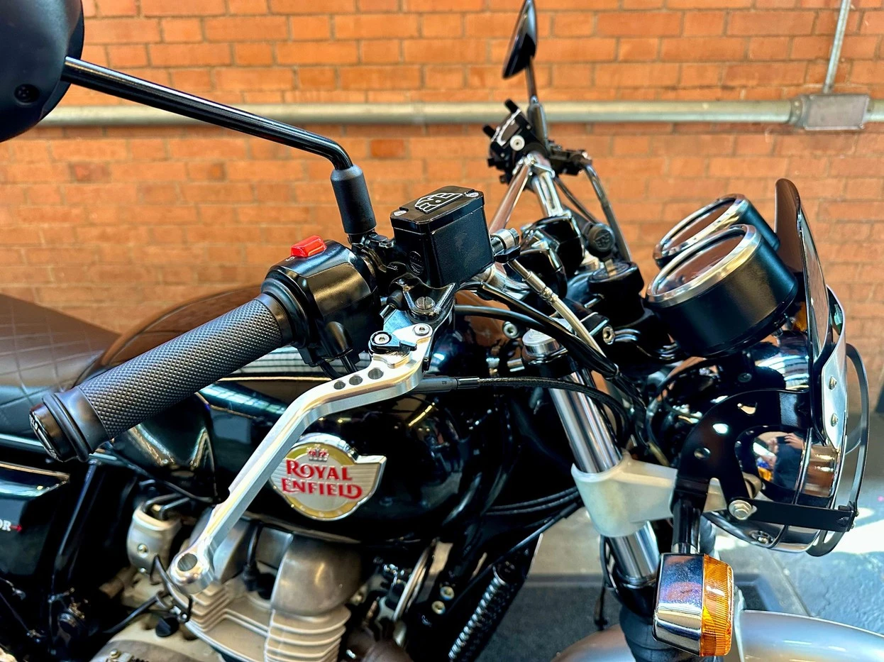 ROYAL ENFIELD INTERCEPTOR 