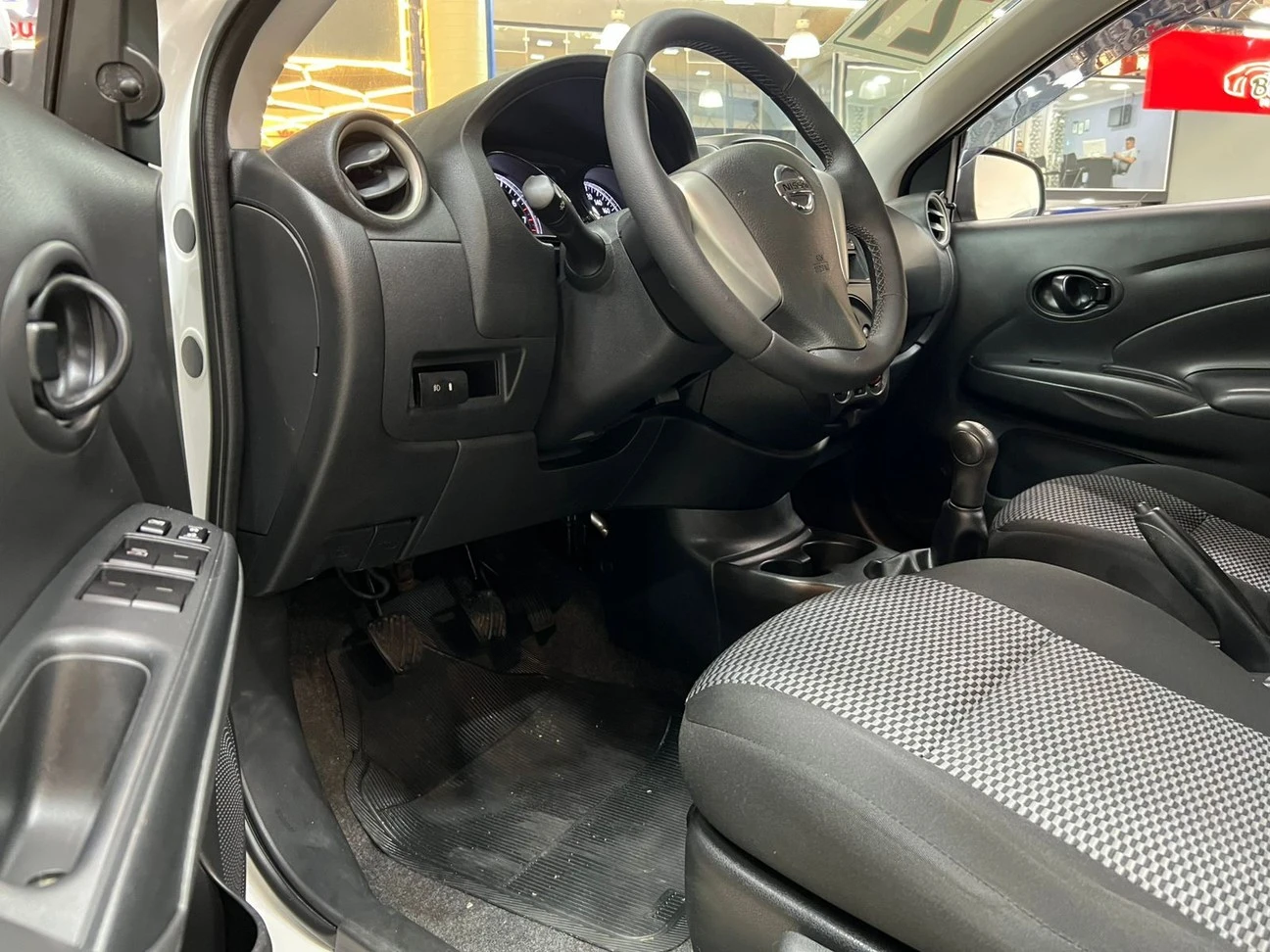 NISSAN VERSA
