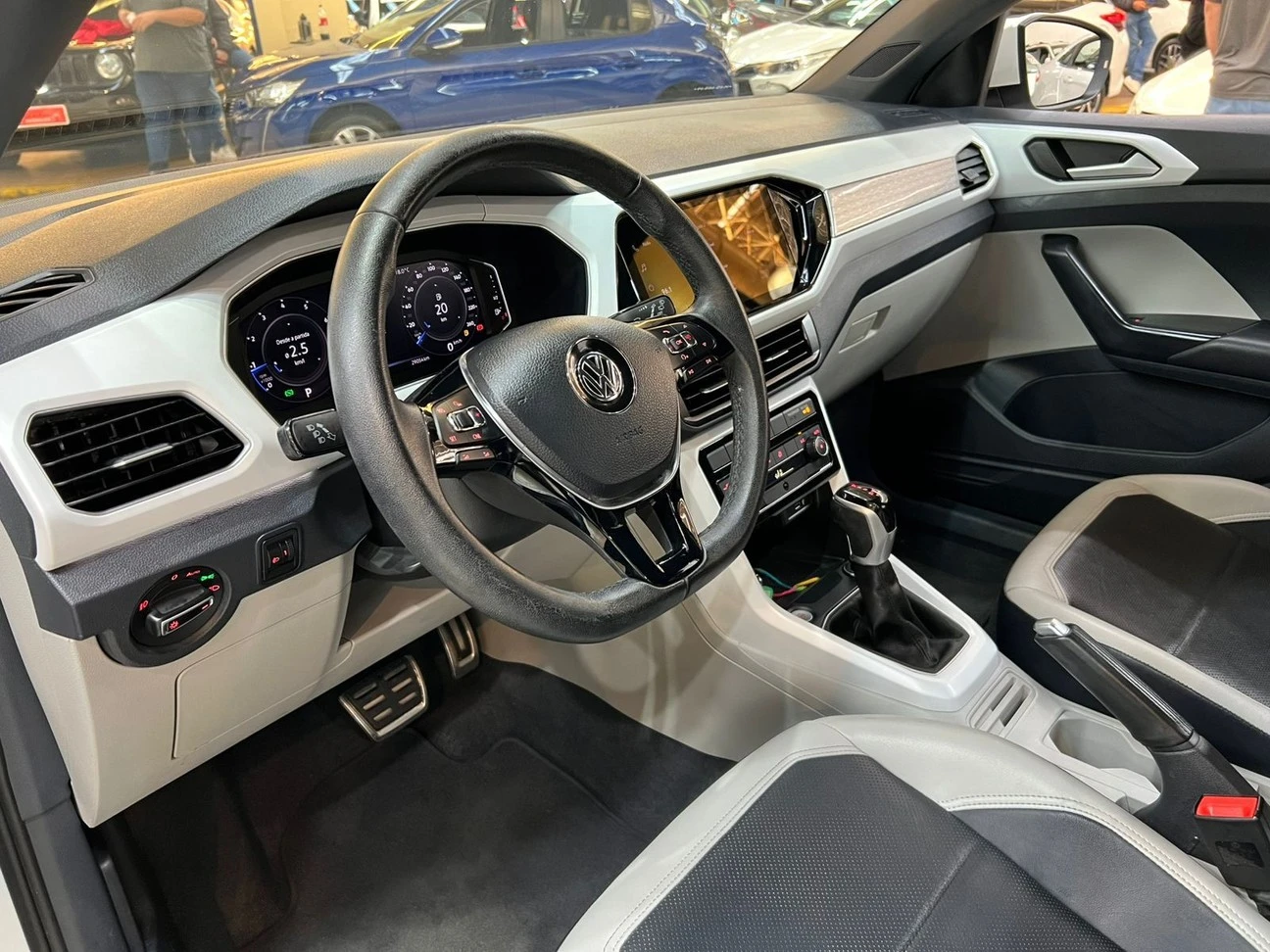 VOLKSWAGEN T-CROSS