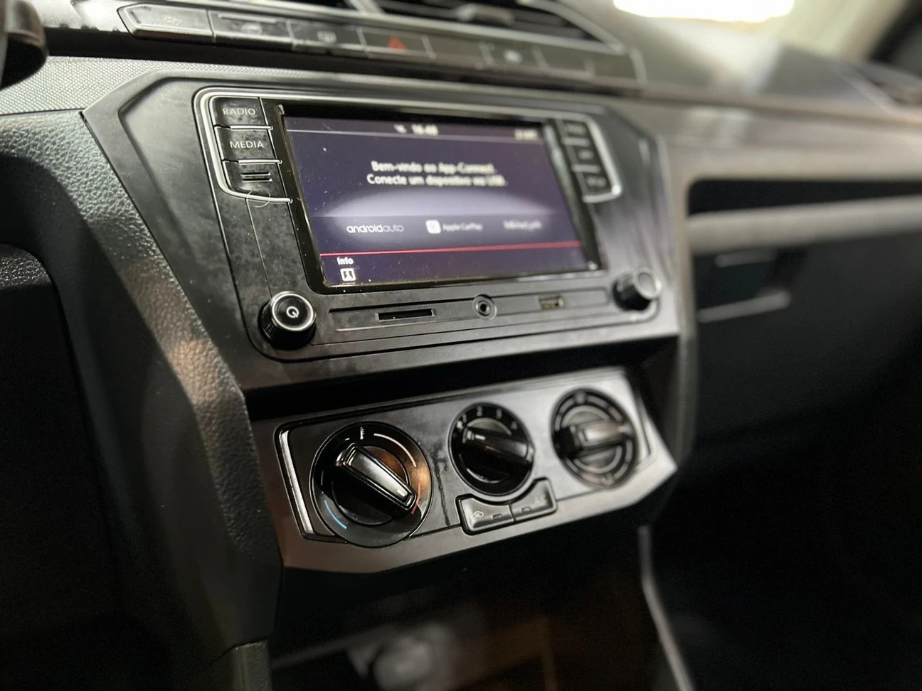 VOLKSWAGEN VOYAGE