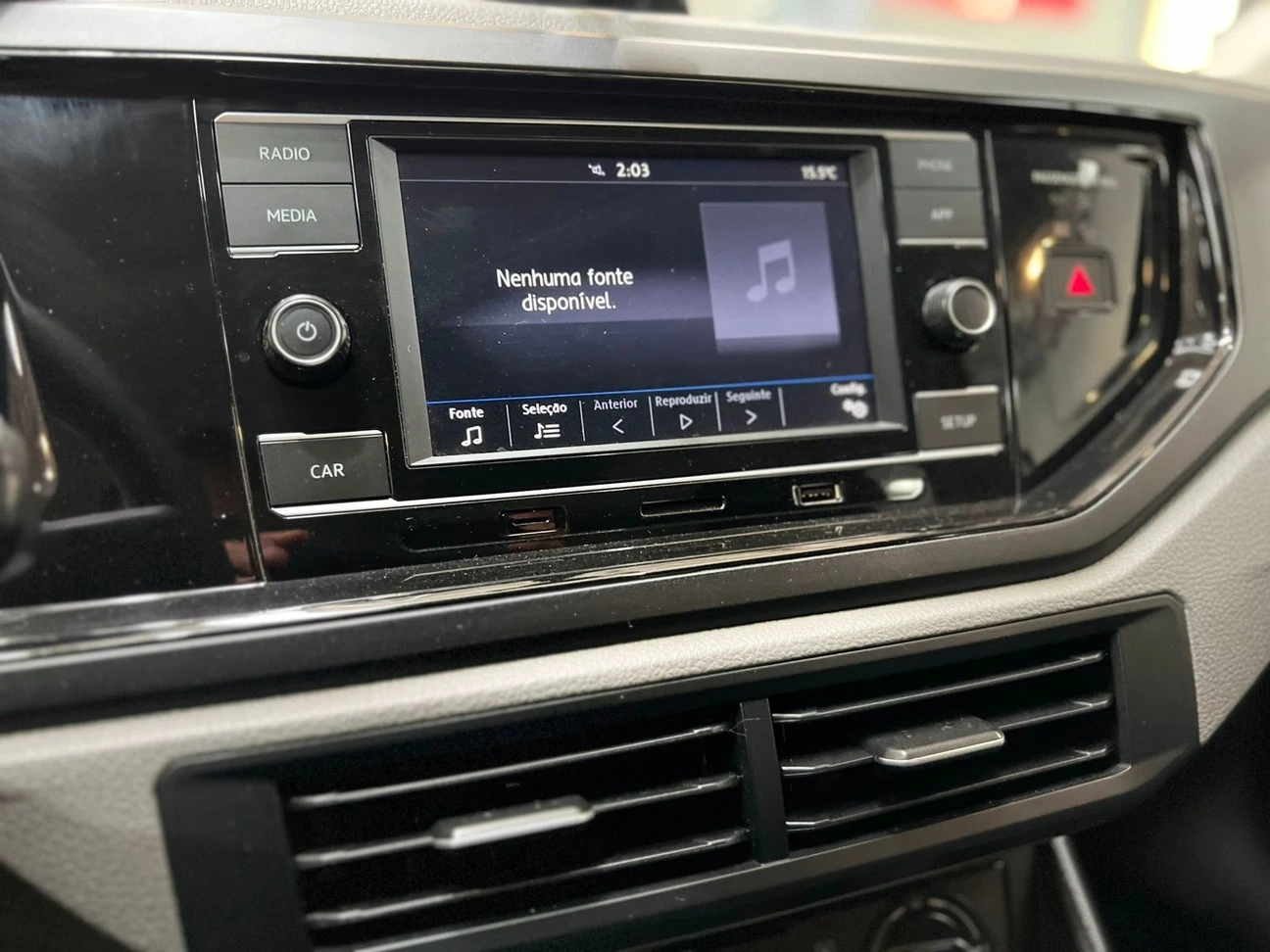 VOLKSWAGEN POLO