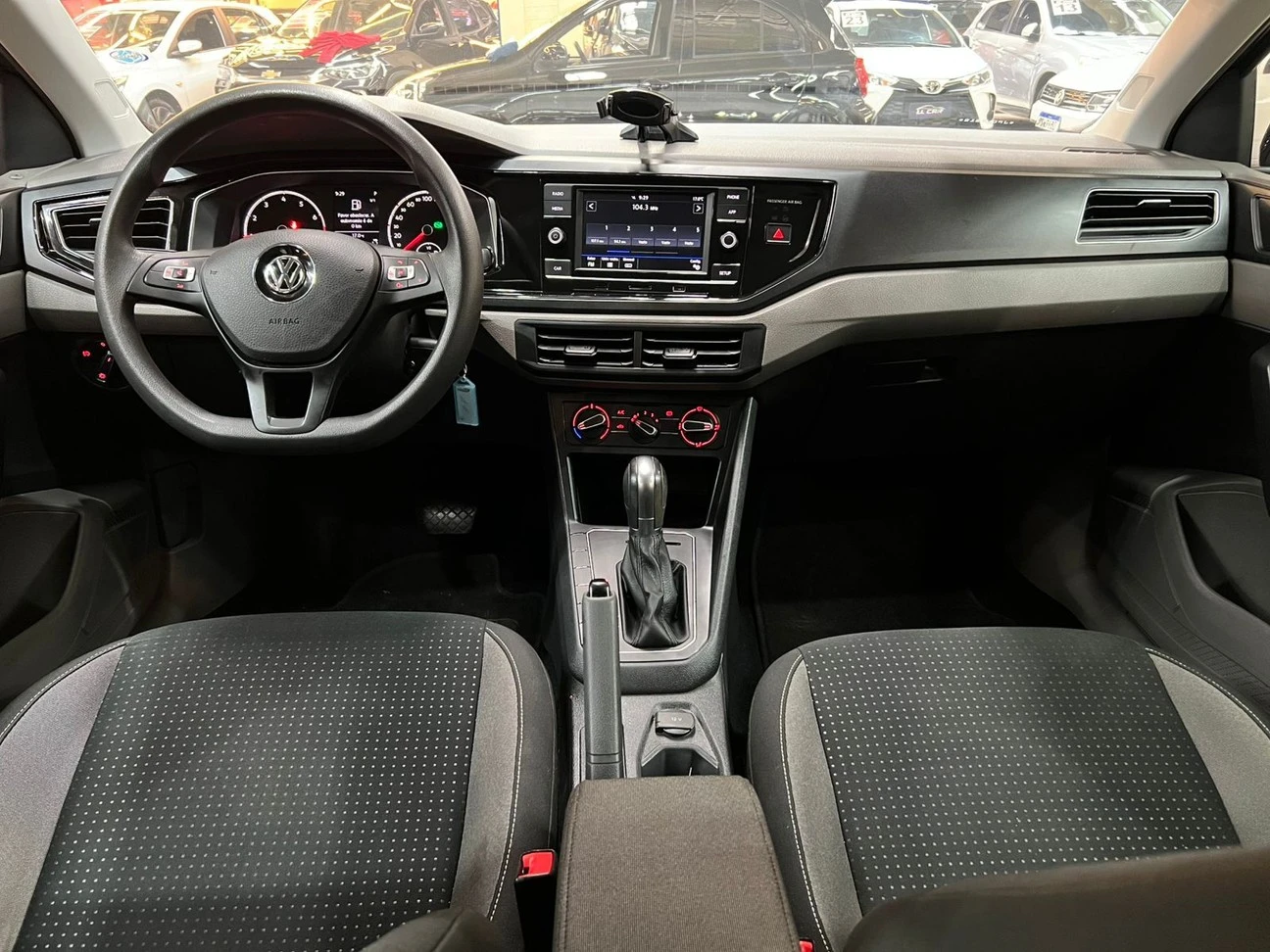 VOLKSWAGEN POLO