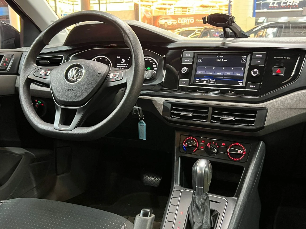 VOLKSWAGEN POLO