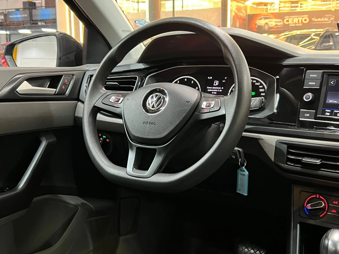 VOLKSWAGEN POLO
