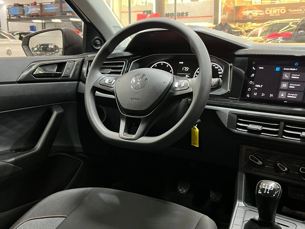 VOLKSWAGEN POLO