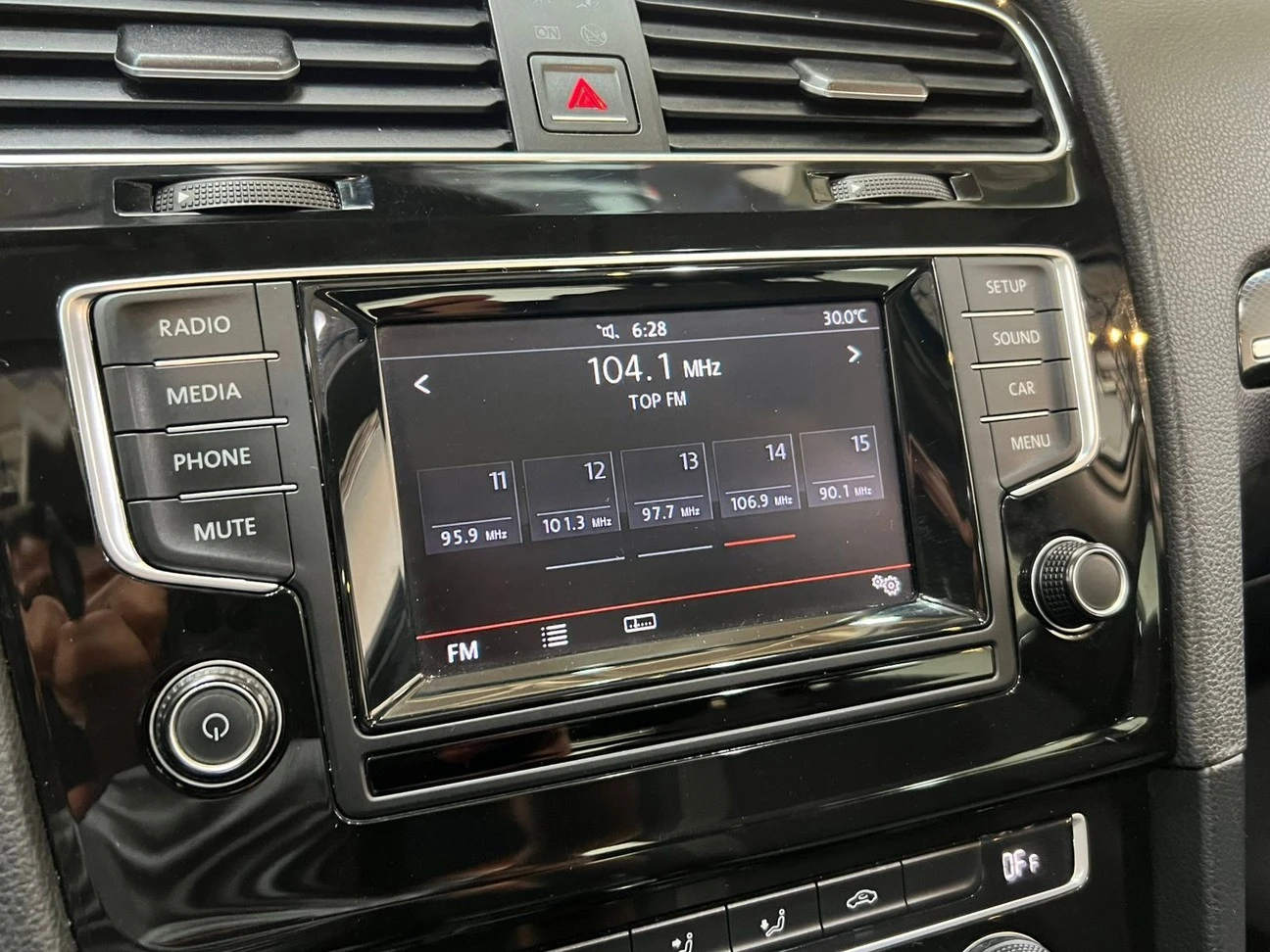 VOLKSWAGEN GOLF
