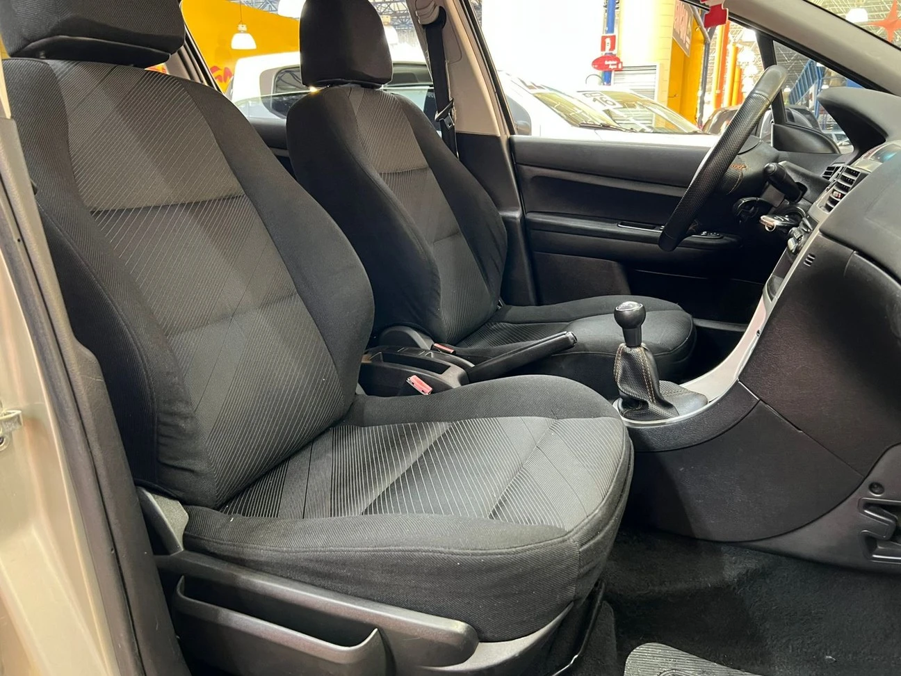 PEUGEOT 307