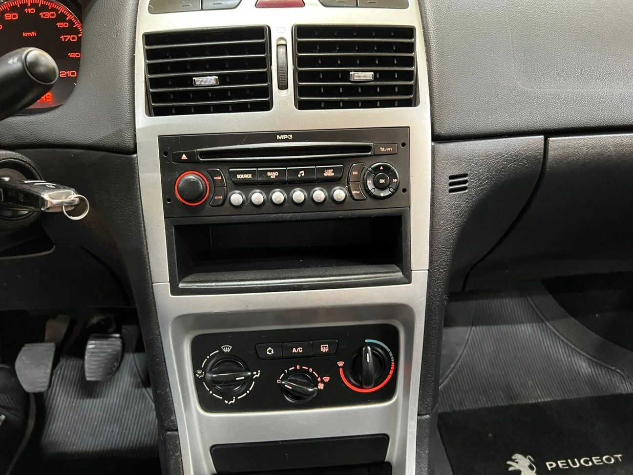 PEUGEOT 307