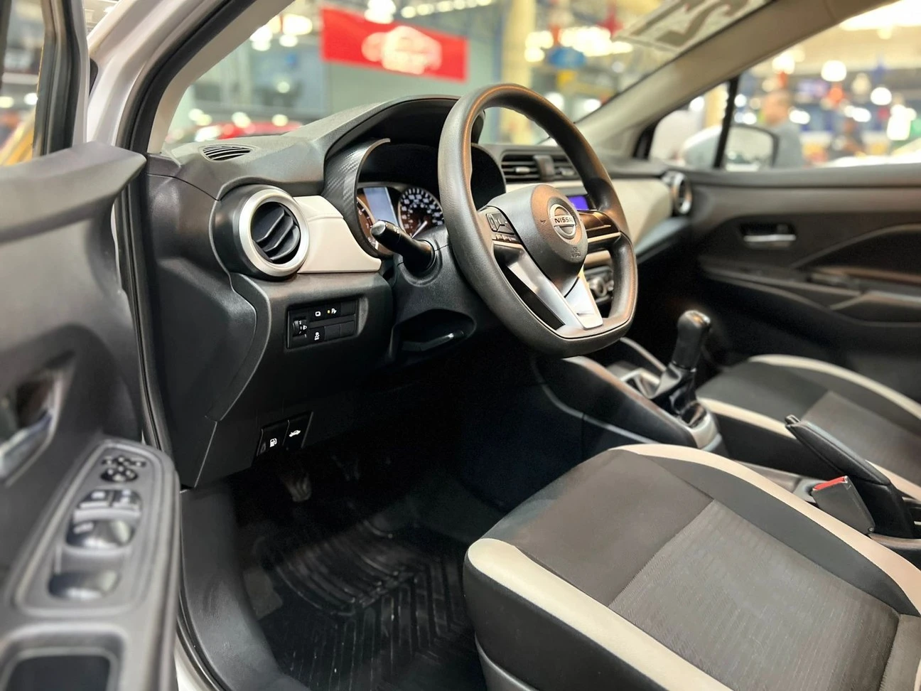 NISSAN VERSA