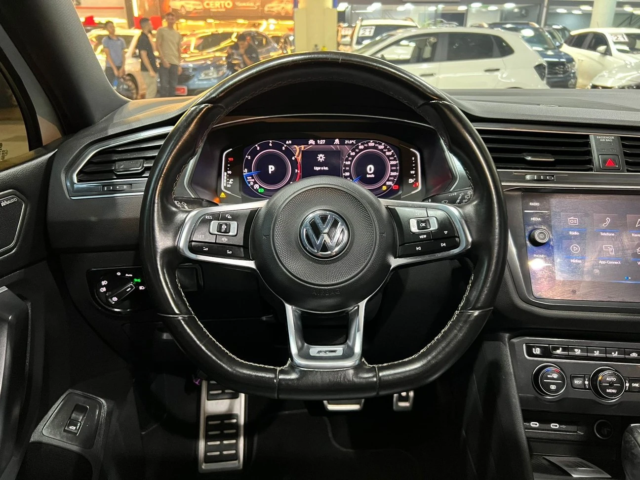 VOLKSWAGEN TIGUAN
