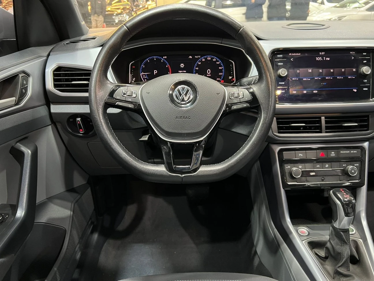 VOLKSWAGEN T-CROSS