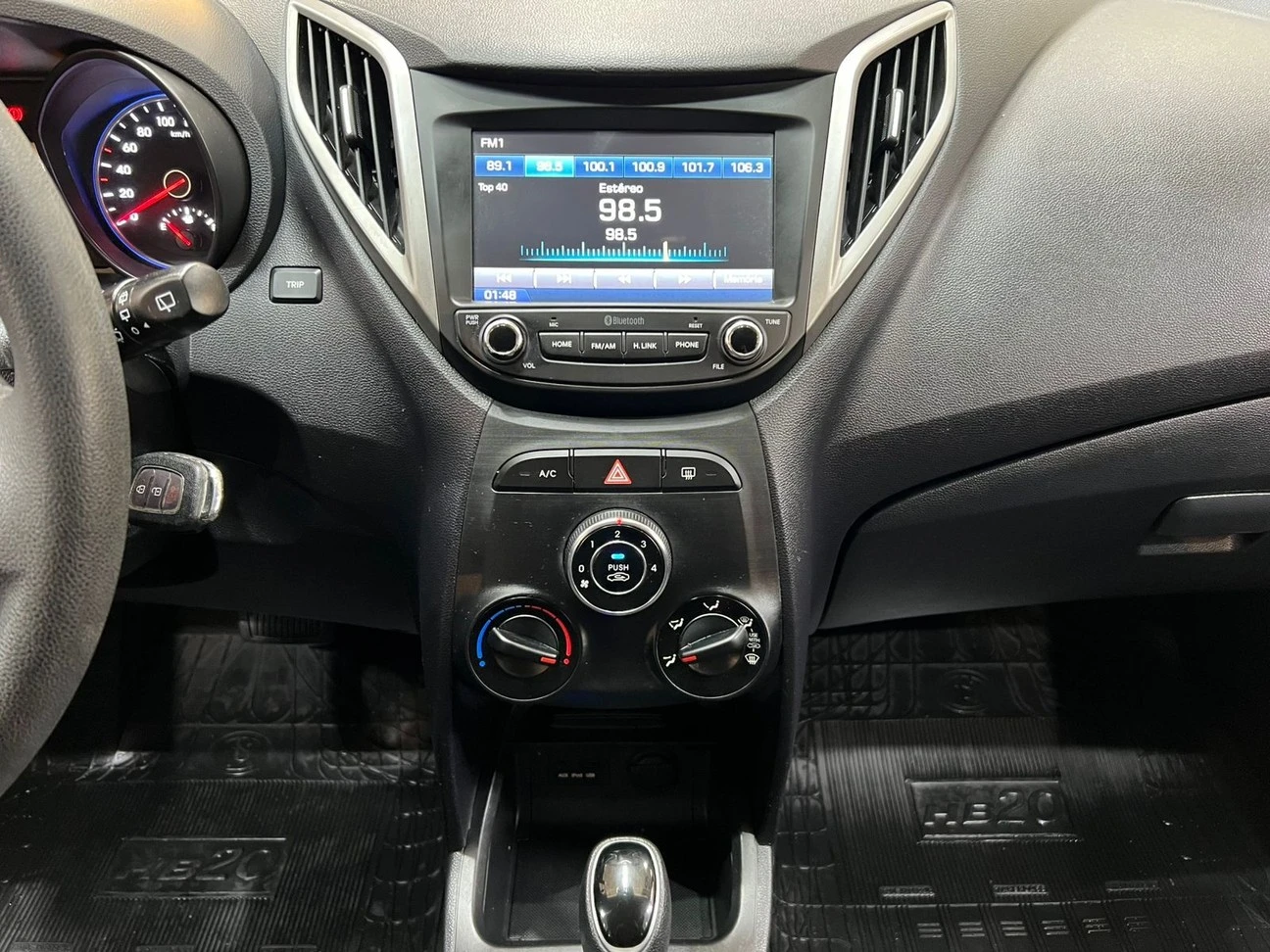 HYUNDAI HB20