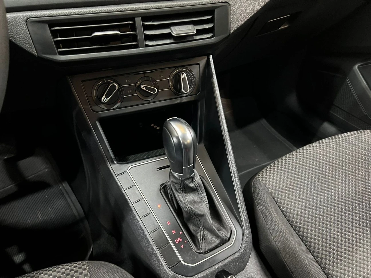 VOLKSWAGEN VIRTUS