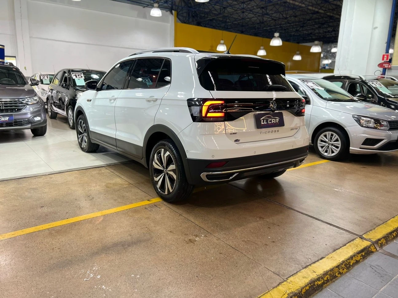 VOLKSWAGEN T-CROSS
