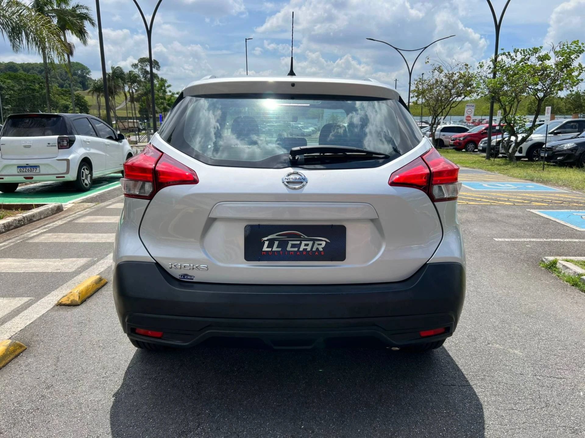 NISSAN KICKS