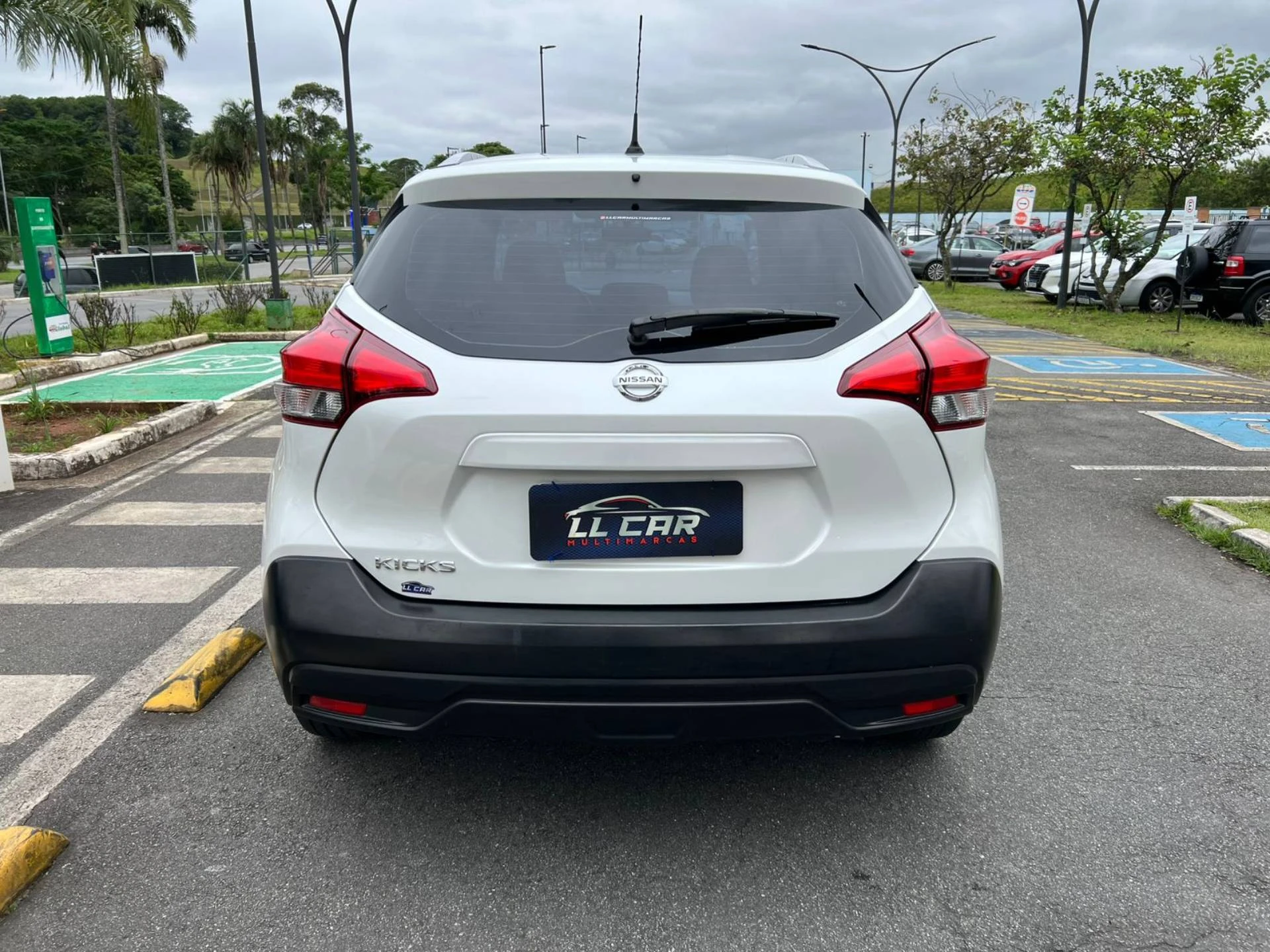 NISSAN KICKS