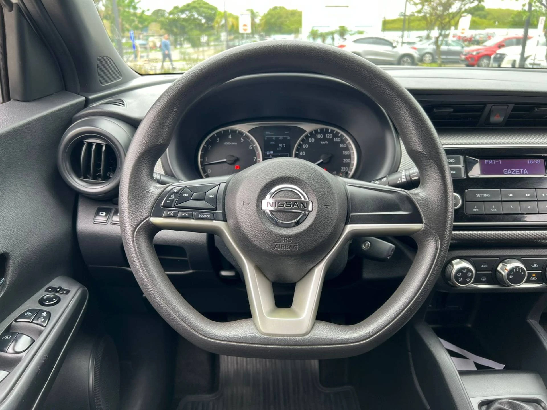 NISSAN KICKS