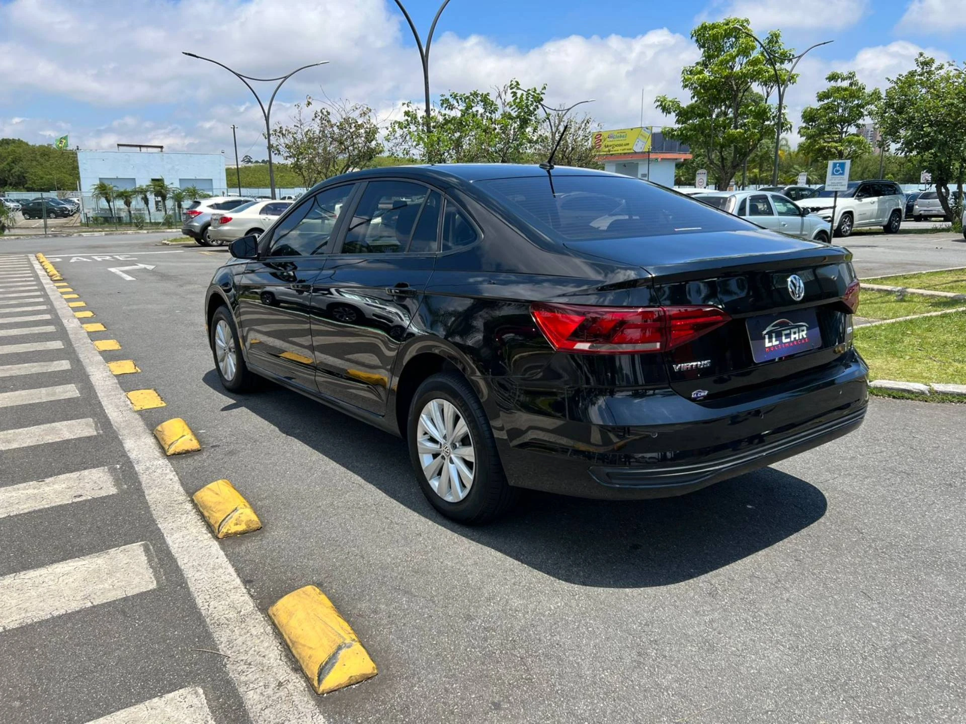 VOLKSWAGEN VIRTUS